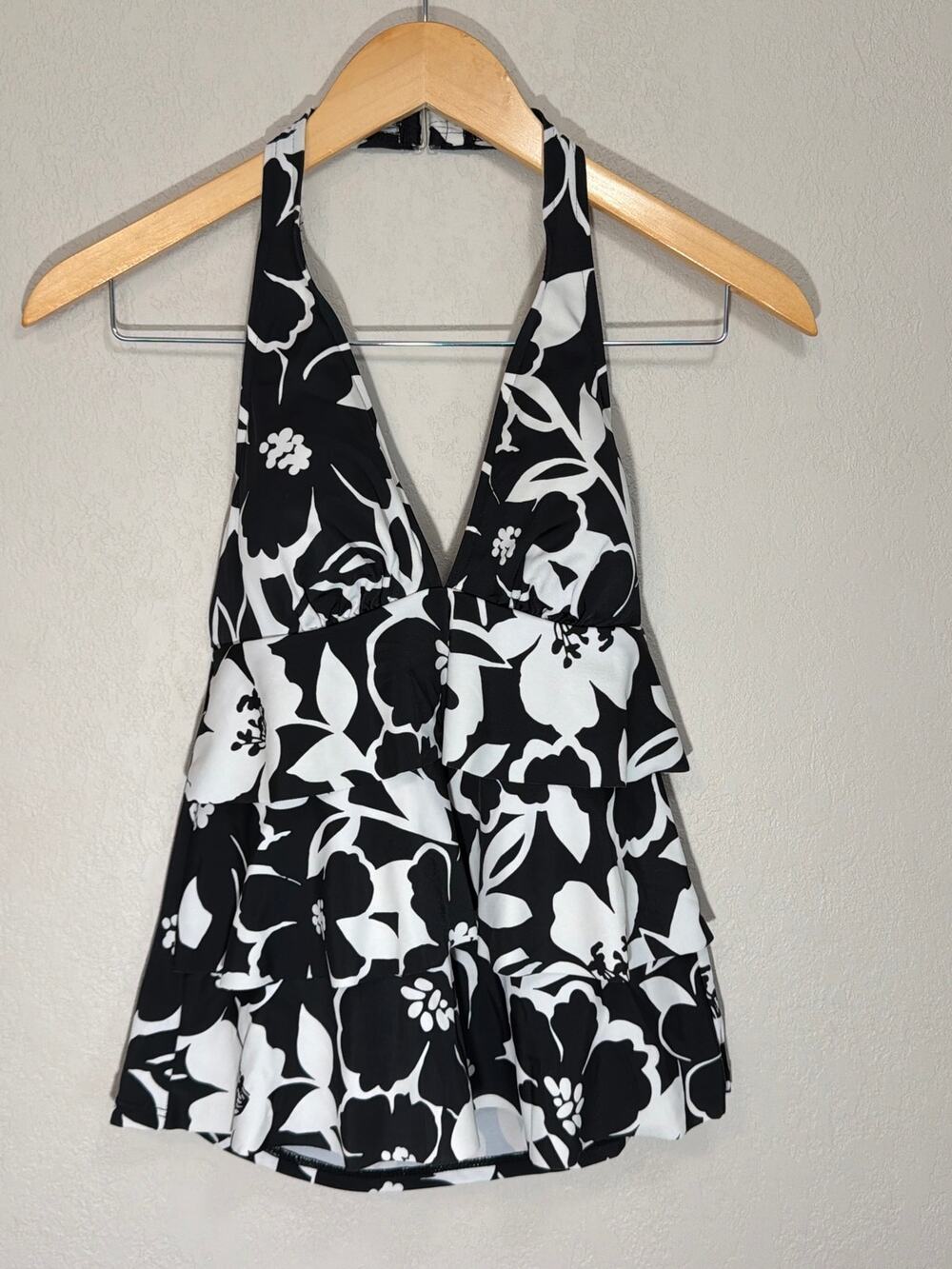 Caribbean Joe black and white floral halter tankini top SZ 10